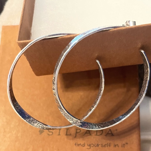 Silpada ‘TWIST OF FATE’ Sterling Silver Hoop Earrings on Posts P1731 - Picture 10 of 15